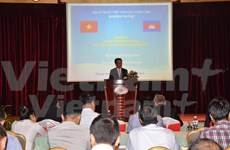 Efectúan coloquio sobre inversión vietnamita en Camboya