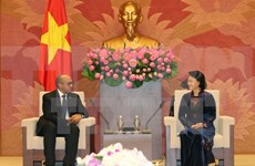 Presidenta del Parlamento de Vietnam recibe al embajador de Cuba