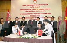 Impulsan Vietnam y Singapur cooperación entre organizaciones de masas