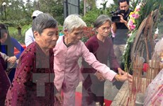 Presta Vietnam atención a personas con méritos revolucionarios