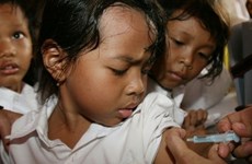 Indonesia recomienda a padres consultar médicos ante escándalo de vacuna