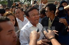 Camboya: Prohíben salida del país a líder opositor