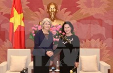 Presidenta del parlamento de Vietnam recibe a embajadores nórdicos