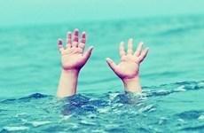 Dong Thap populariza habilidades de natación para niños