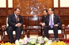 Presidente vietnamita elogia contribución de embajador camboyano a nexos bilaterales