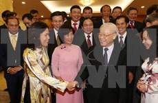 Líder partidista se reúne con jefes de misiones vietnamitas en el extranjero