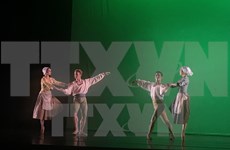 Actuaciones de ballet en conmemoración de 20 años de lazos Hanoi–Toulouse