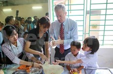 Embajador de EE.UU. visita a víctimas vietnamitas de Agente Naranja