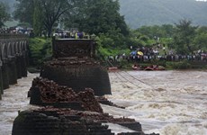 Colapso de puente deja tres muertos en Indonesia