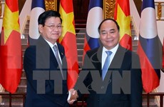 Vietnam y Laos estudian medidas para promover comercio bilateral