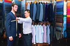 Experimentan confección de ropa a medida en Hoi An