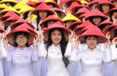 [Galería] Miles de estudiantes desfilan con Ao Dai en Ciudad Ho Chi Minh 