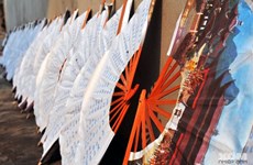 Abanicos de papel, una bella tradición de la aldea de Chang Son