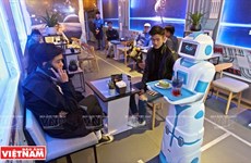 [Fotos] Robotcafe, cafetería con robot mesero en Hanoi