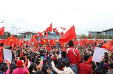 [Fotos] Vietnam en pie para dar bienvenida a sus gladiadores en rojo 