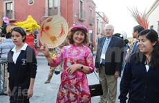 [Video] Vietnam presenta su traje tradicional durante evento cultural en México 