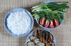 [Foto] Sopa de fideos de arroz con pescado en Hai Phong