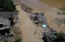 [Foto] Inundaciones provocan deslaves de tierra en la provincia de Thanh Hoa