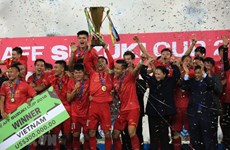 [Foto] Trofeo de copa del fútbol regional para Vietnam: sueño hecho realidad tras 10 años