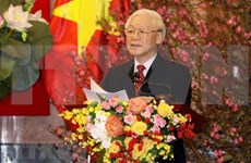 (Televisión) Secretario general del Partido y presidente Nguyen Phu Trong envía mensajes de felicitación en ocasión del Tet
