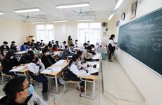 Estudiantes vietnamitas esperan regresar a las aulas tras periodo de estudio en línea