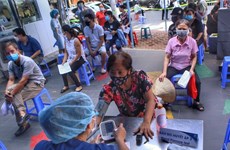 Hanoi necesita garantizar el distanciamiento en lugares de prueba y vacunación del COVID-19
