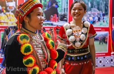 Exponen al turismo cultura de etnia vietnamita Dao 