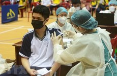 Hanoi realiza vacunación del COVID-19 para menores entre 12 y 17 años