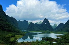 Contemplan la belleza del monte Mat Than en provincia de Cao Bang