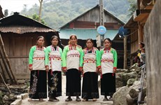 Trajes tradicionales únicos de la etnia Mang 