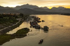 Pueblo pesquero habita pacíficamente en el río Da 