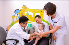 Emiten en Vietnam guía para controles periódicos de salud a menores de 24 meses