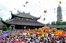 Visitar pagodas en Año Nuevo Lunar, tradición del pueblo vietnamita