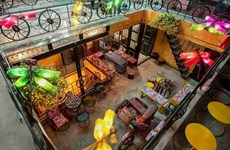 Cafetería en Hanoi contribuye a proteger el medio ambiente con materiales reciclados