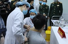 Aplican primera inyección de vacuna vietnamita contra el COVID-19 en seres humanos 
