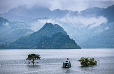 Promueven el turismo comunitario en lago vietnamita de Hoa Binh