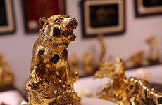 Diseños de tigres chapados en oro para dar la bienvenida al Año Nuevo Lunar