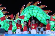 Linternas gigantes del Festival de Medio Otoño en Tuyen Quang
