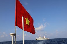 Bandera nacional en el archipiélago vietnamita de Truong Sa