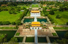 Explorar desde arriba las tumbas imperiales de Hue