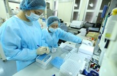 Honran a científicas vietnamitas por éxito en aislamiento del virus SARS-CoV-2