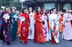 Mujeres vietnamitas afianzan su papel en desarrollo social