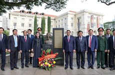 Premier de Vietnam realiza sus primeras actividades en Singapur