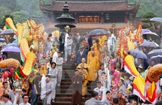 Visitar pagodas en el año nuevo lunar, bella tradición del pueblo vietnamita 
