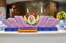 Exposición de libros sobre elecciones generales de Vietnam