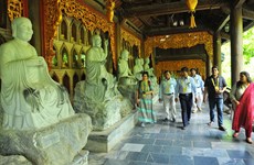 [Foto] Delegados extranjeros del Vesak 2019 visitan la pagoda Bai Dinh 