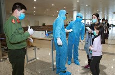 [Foto] COVID-19: Esfuerzos de prevención y control de epidemias en el Aeropuerto Internacional de Noi Bai