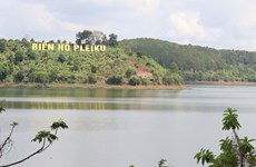 Lago de Bien Ho, sitio favorito en provincia altiplana de Gia Lai 
