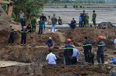 Intentan recuperar cuerpo de niño vietnamita atrapado en pilote de cemento