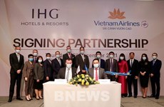 Vietnam Airlines coopera con grupo británico por desarrollo del turismo nacional